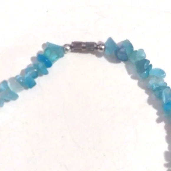 VINTAGE NATURAL BLUE APATITE CHIPS PENDANT BARREL CLASP 17" NECKLACE - Picture 4 of 9